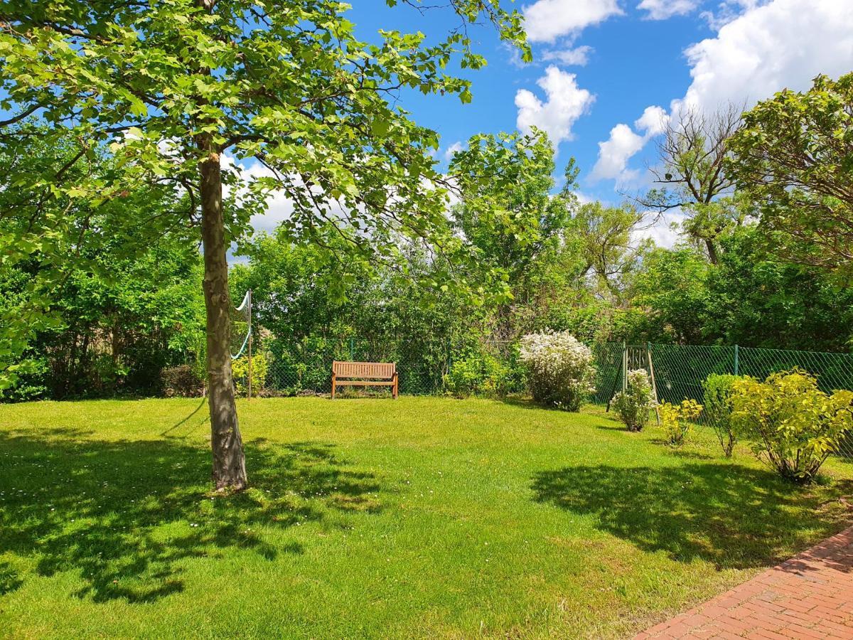 Hullám Villa B&B Balatonmáriafürdő Esterno foto