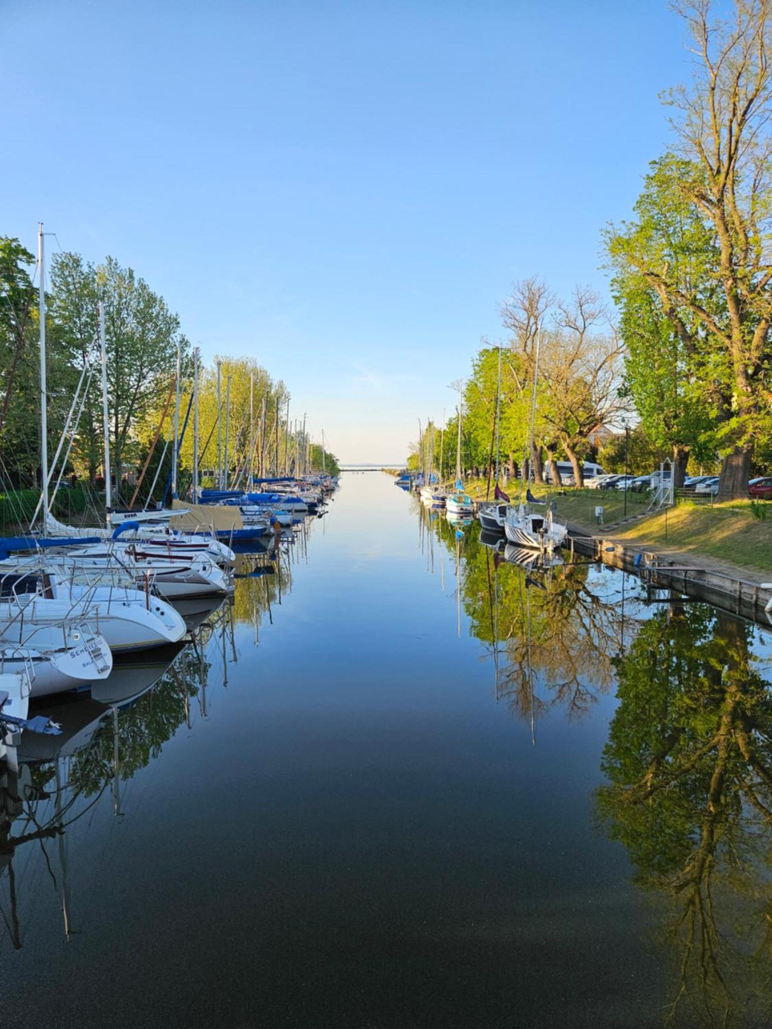 Hullám Villa B&B Balatonmáriafürdő Esterno foto