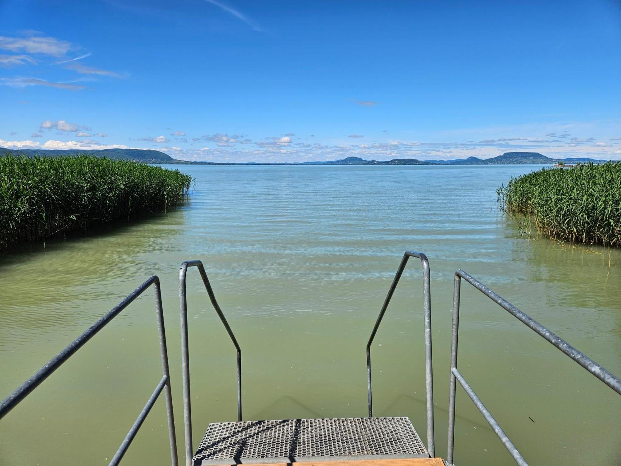 Hullám Villa B&B Balatonmáriafürdő Esterno foto